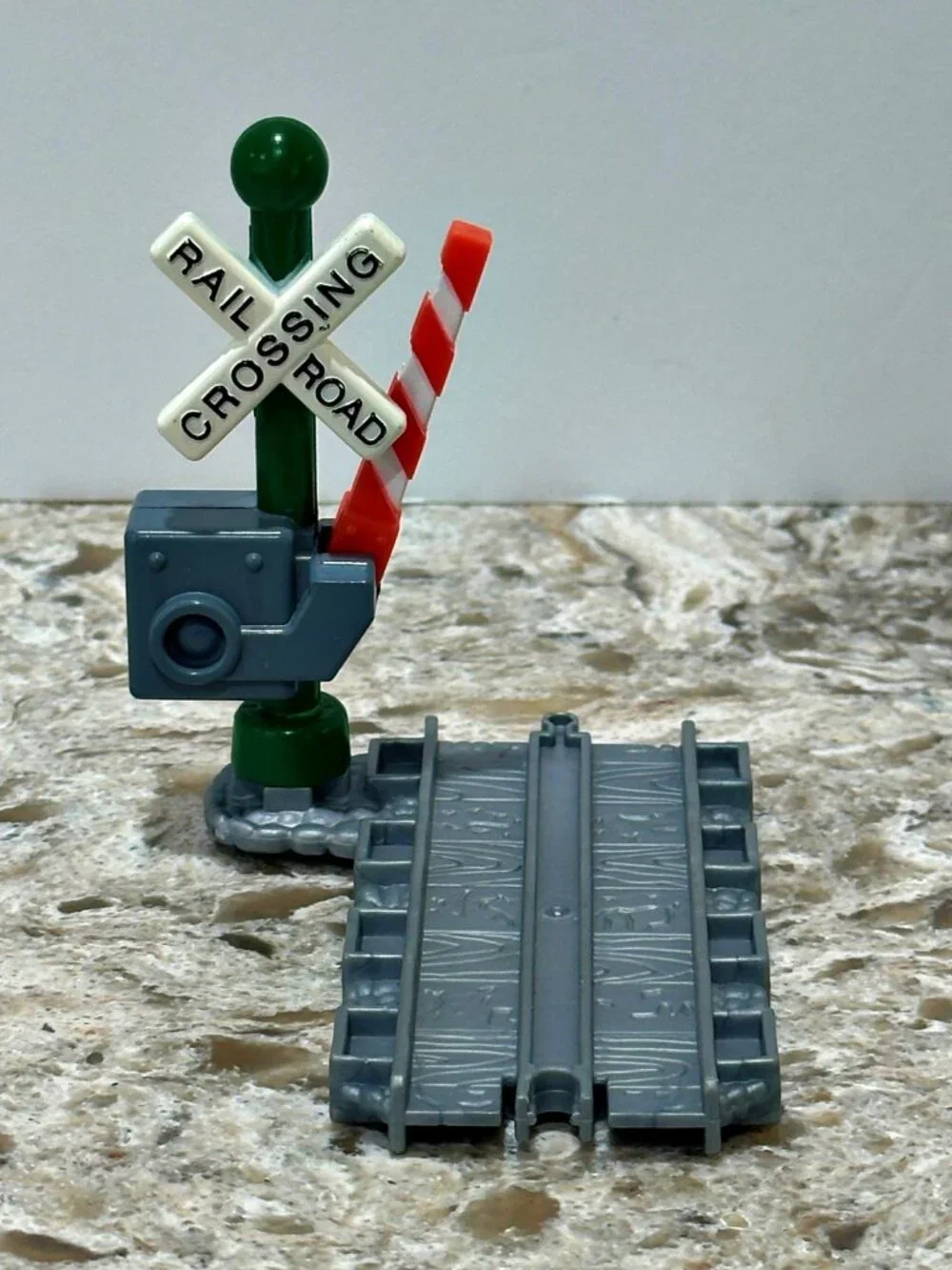 Thomas & Friends Take Along Railroad Crossing Sign Signal with Track Piece